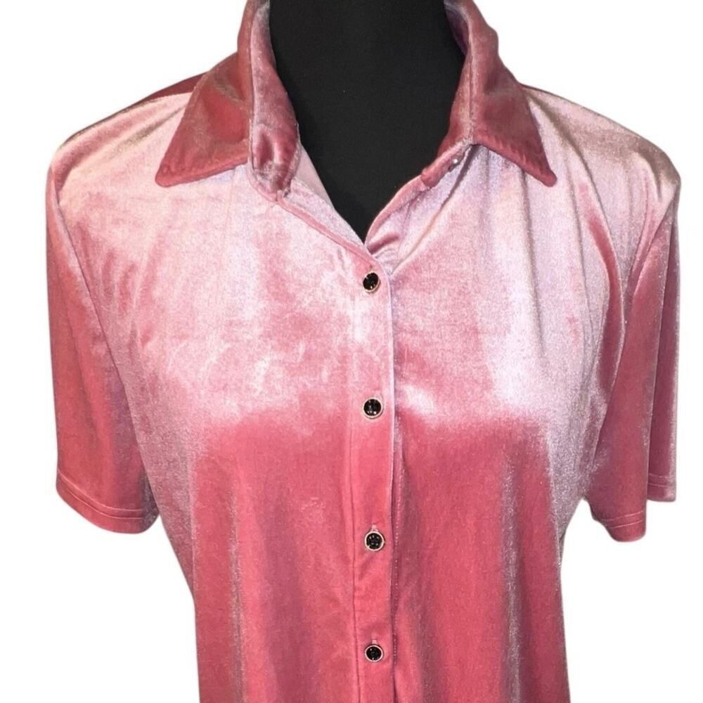 Women’s Velour short sleeve jeweled button front shimmering ice pink blouse sz M